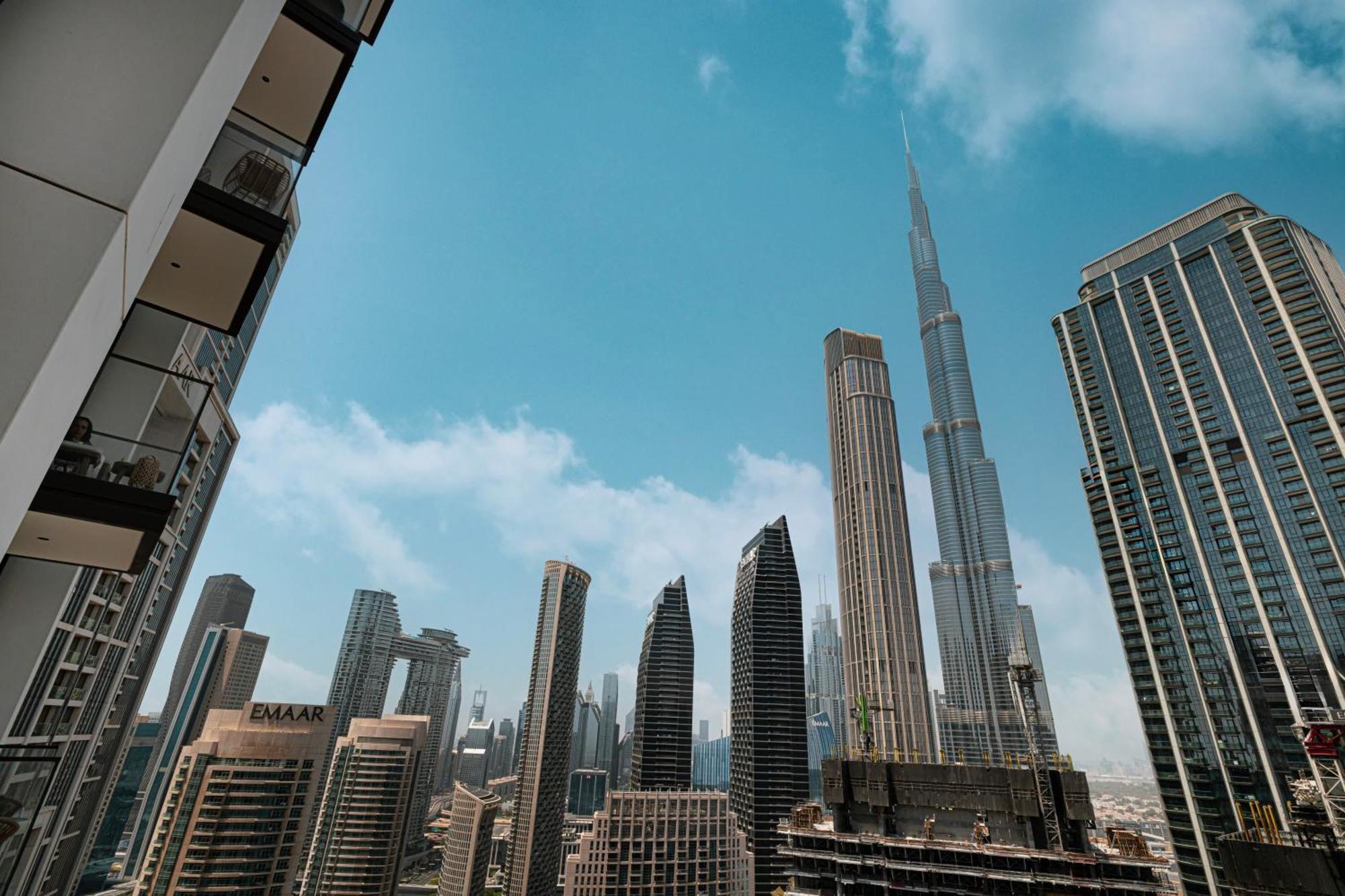 Burj Crown Luxury 4 Bedroom, Balcony Views, 5 Min To Burj Khalifa Dubai