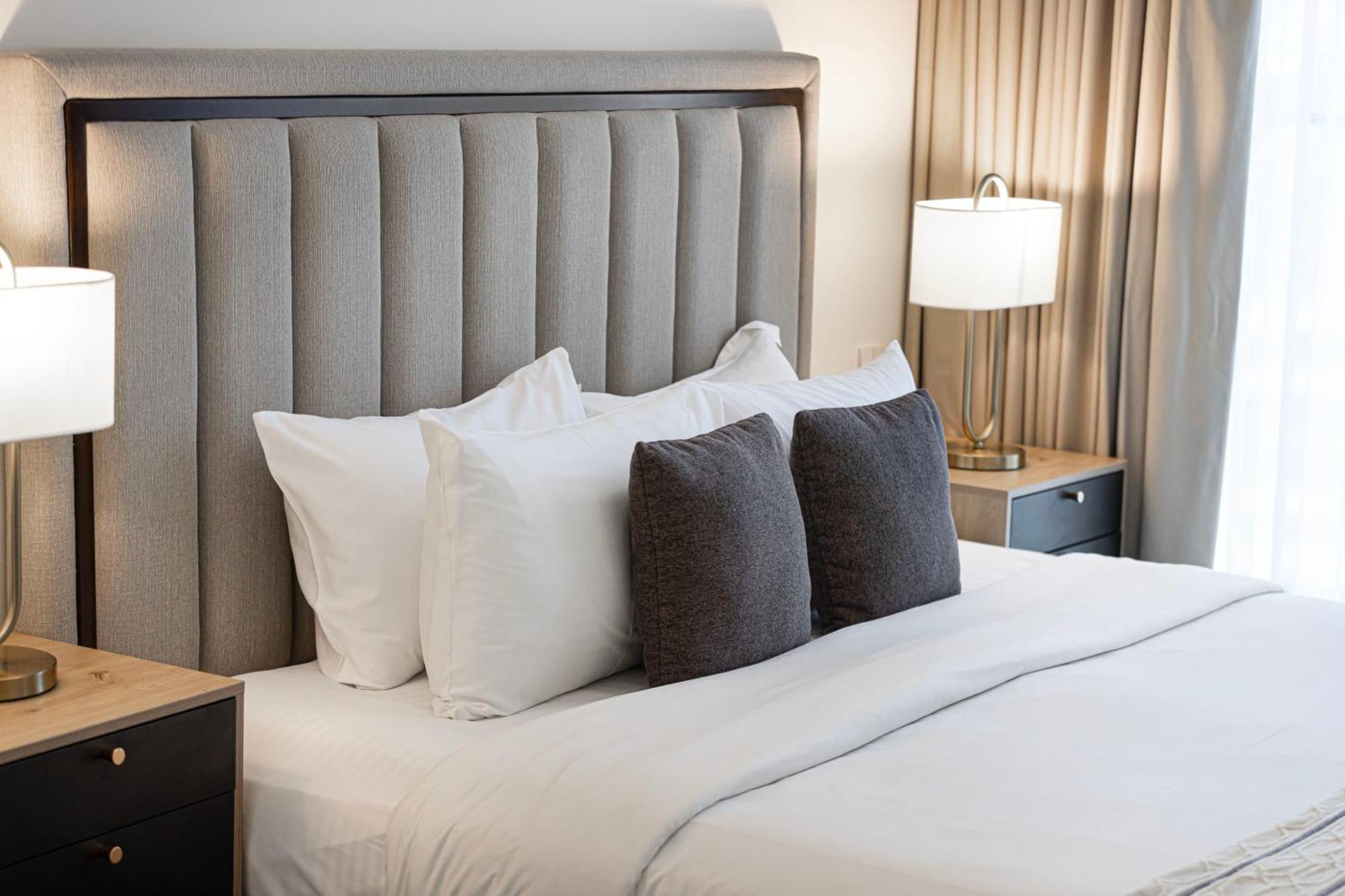 Burj Crown Luxury 4 Bedroom, Balcony Views, 5 Min To Burj Khalifa Apartment Dubai