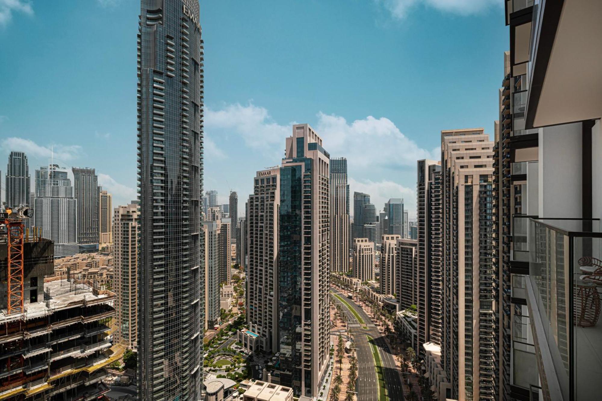 Burj Crown Luxury 4 Bedroom, Balcony Views, 5 Min To Burj Khalifa *