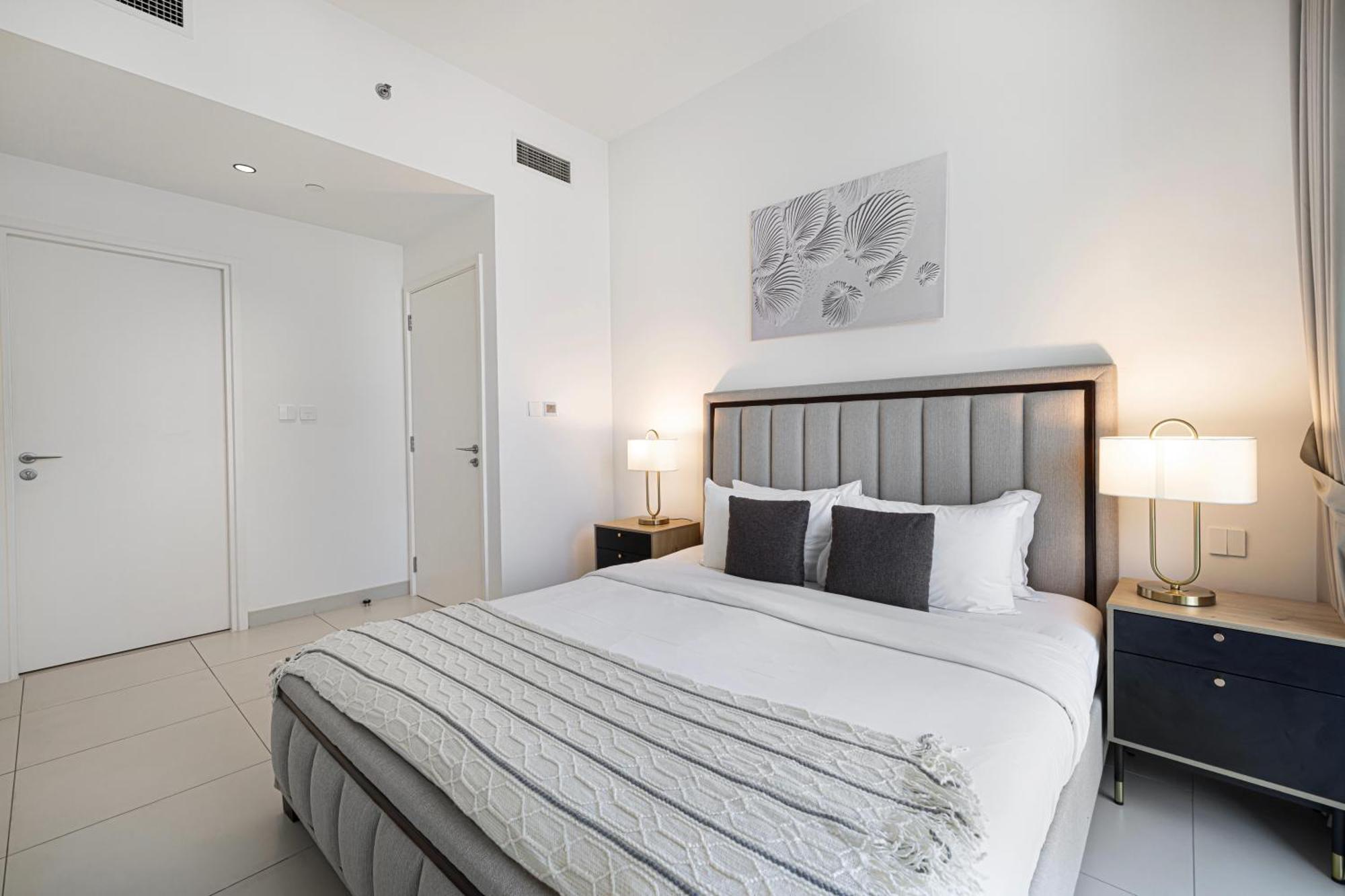 Apartment Burj Crown Luxury 4 Bedroom, Balcony Views, 5 Min To Burj Khalifa