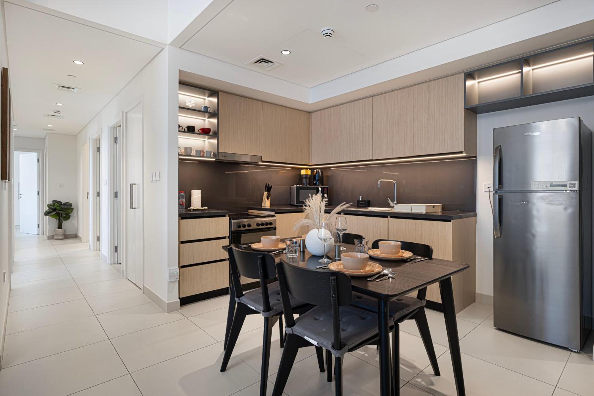 Burj Crown Luxury 4 Bedroom, Balcony Views, 5 Min To Burj Khalifa Apartment Dubai
