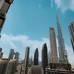Burj Crown Luxury 4 Bedroom, Balcony Views, 5 Min To Burj Khalifa