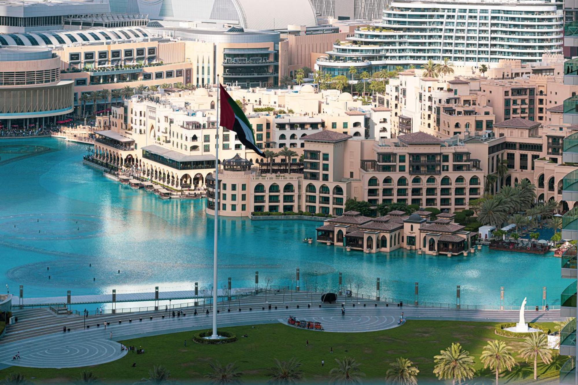 Burj Crown Luxury 4 Bedroom, Balcony Views, 5 Min To Burj Khalifa Dubai