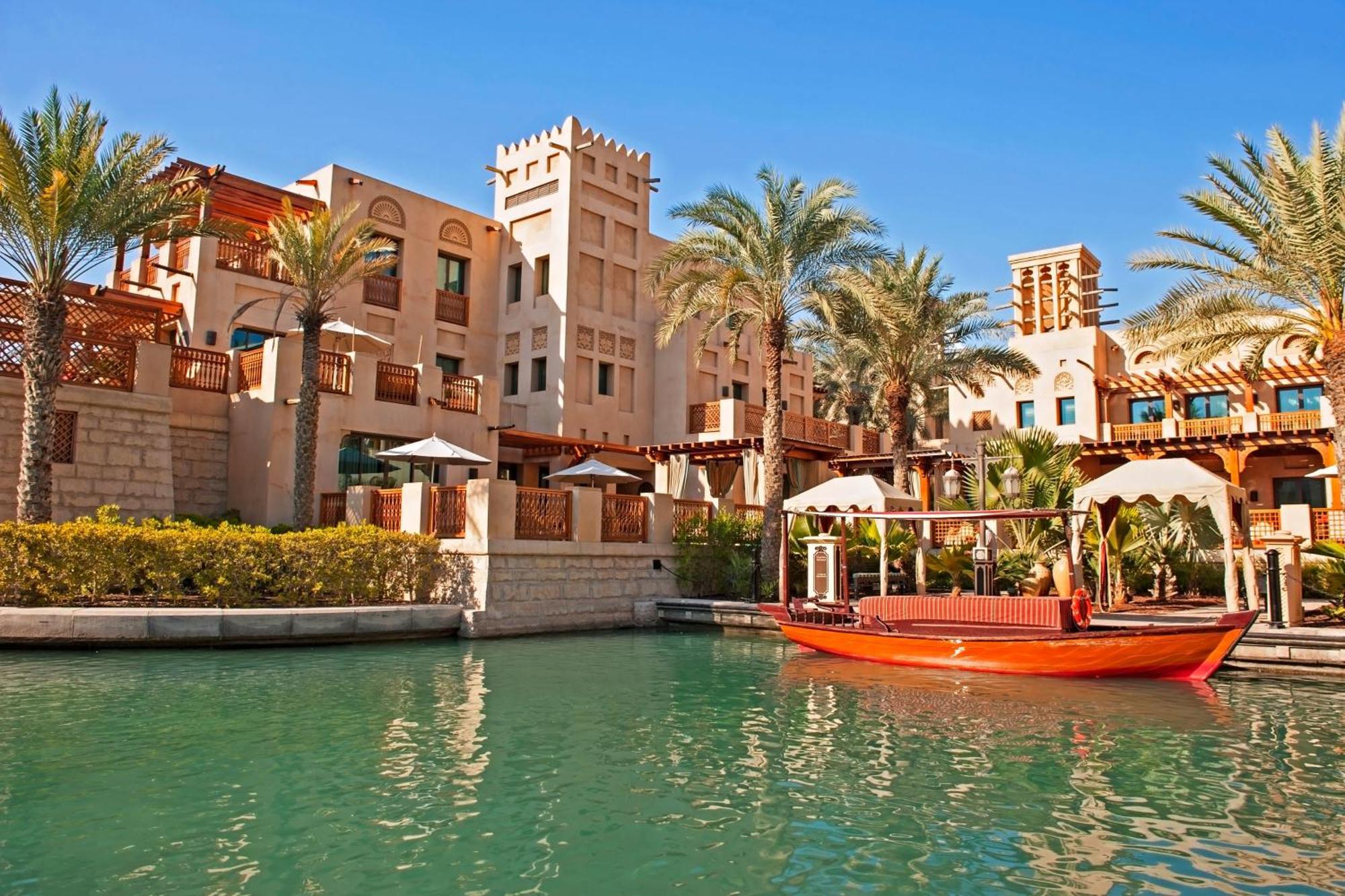 Burj Crown Luxury 4 Bedroom, Balcony Views, 5 Min To Burj Khalifa Apartment Dubai