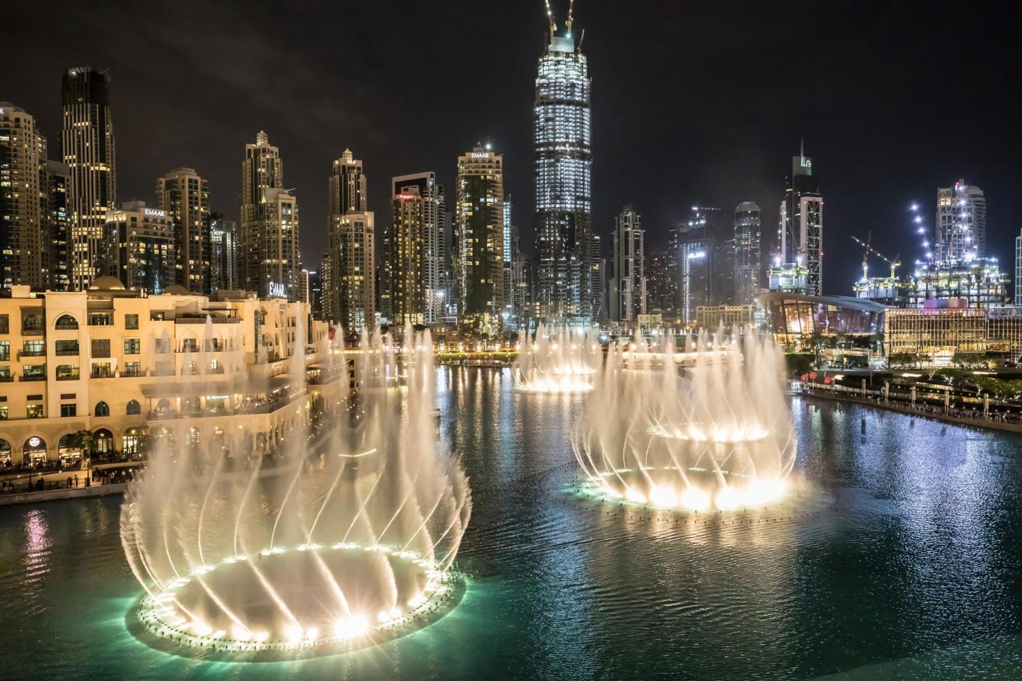 Burj Crown Luxury 4 Bedroom, Balcony Views, 5 Min To Burj Khalifa Apartment