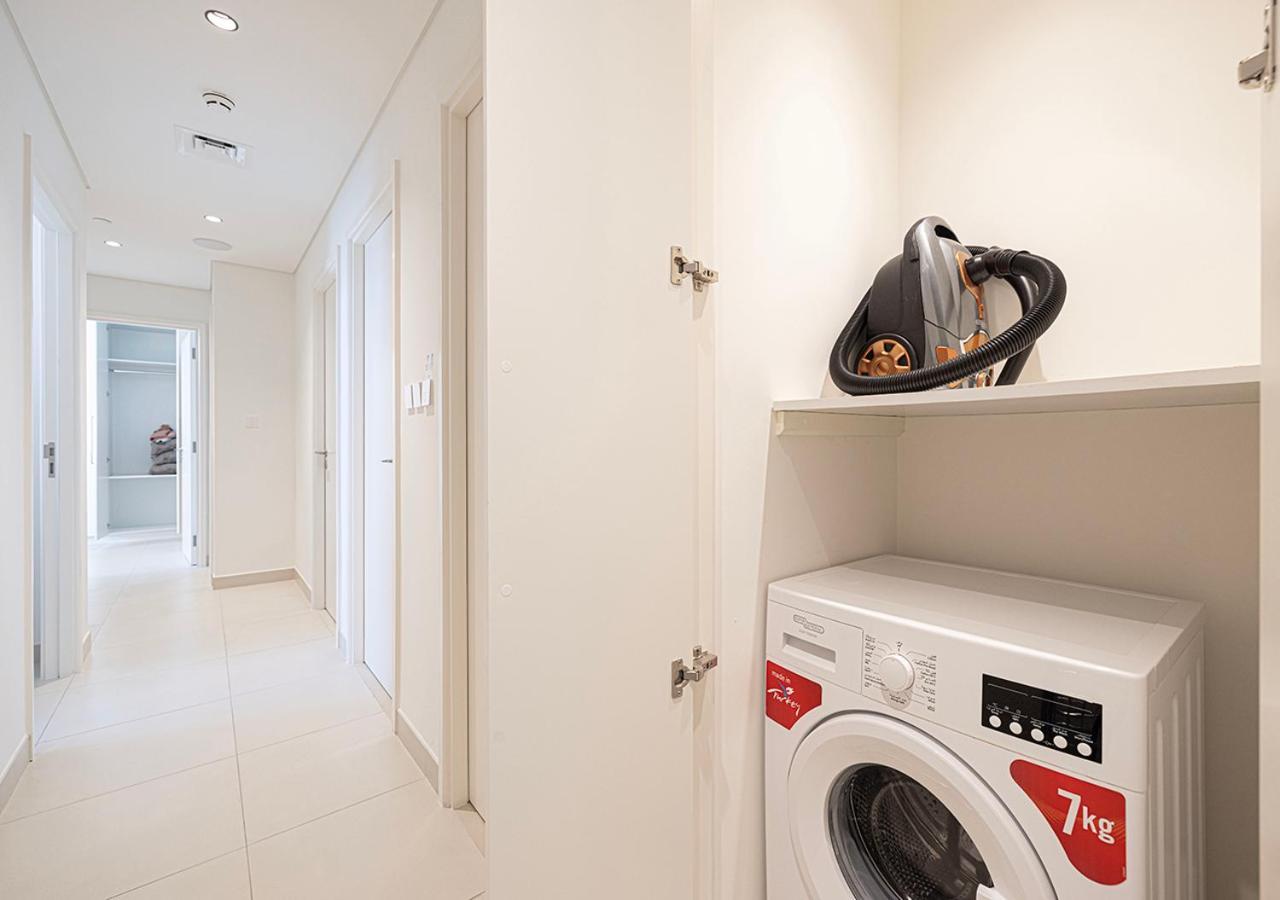 Burj Crown Luxury 4 Bedroom, Balcony Views, 5 Min To Burj Khalifa