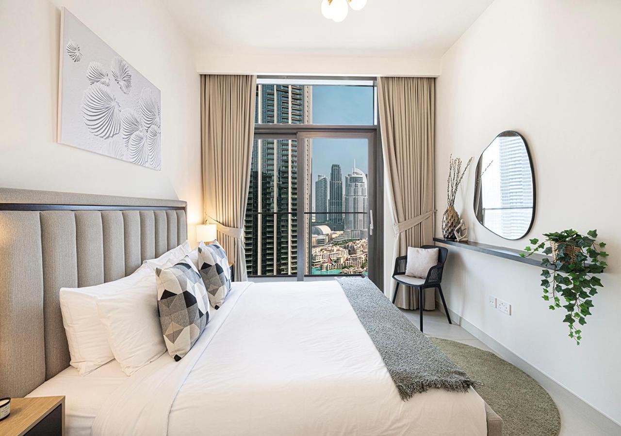 Burj Crown Luxury 4 Bedroom, Balcony Views, 5 Min To Burj Khalifa Apartment