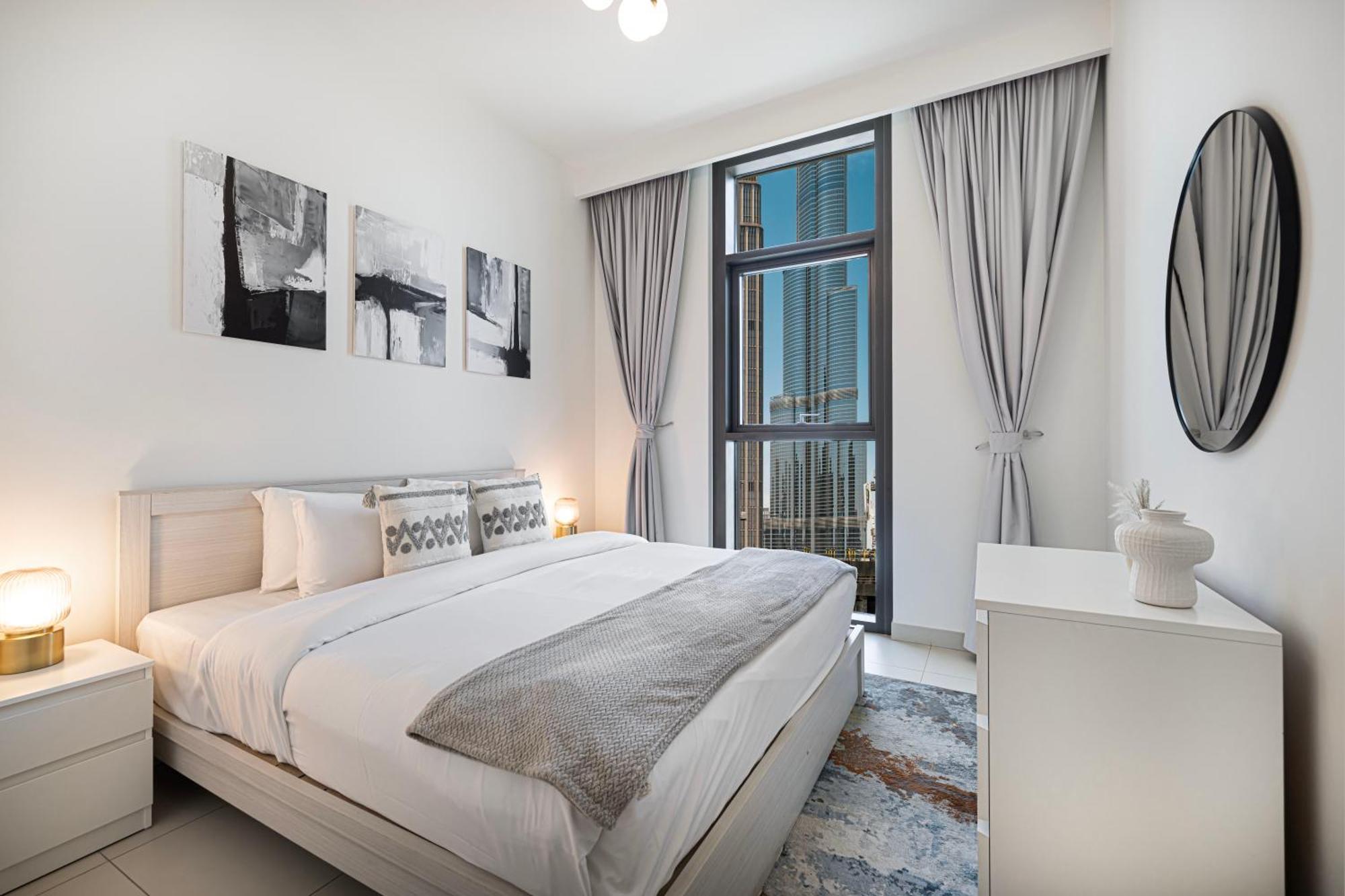 Apartment Burj Crown Luxury 4 Bedroom, Balcony Views, 5 Min To Burj Khalifa *