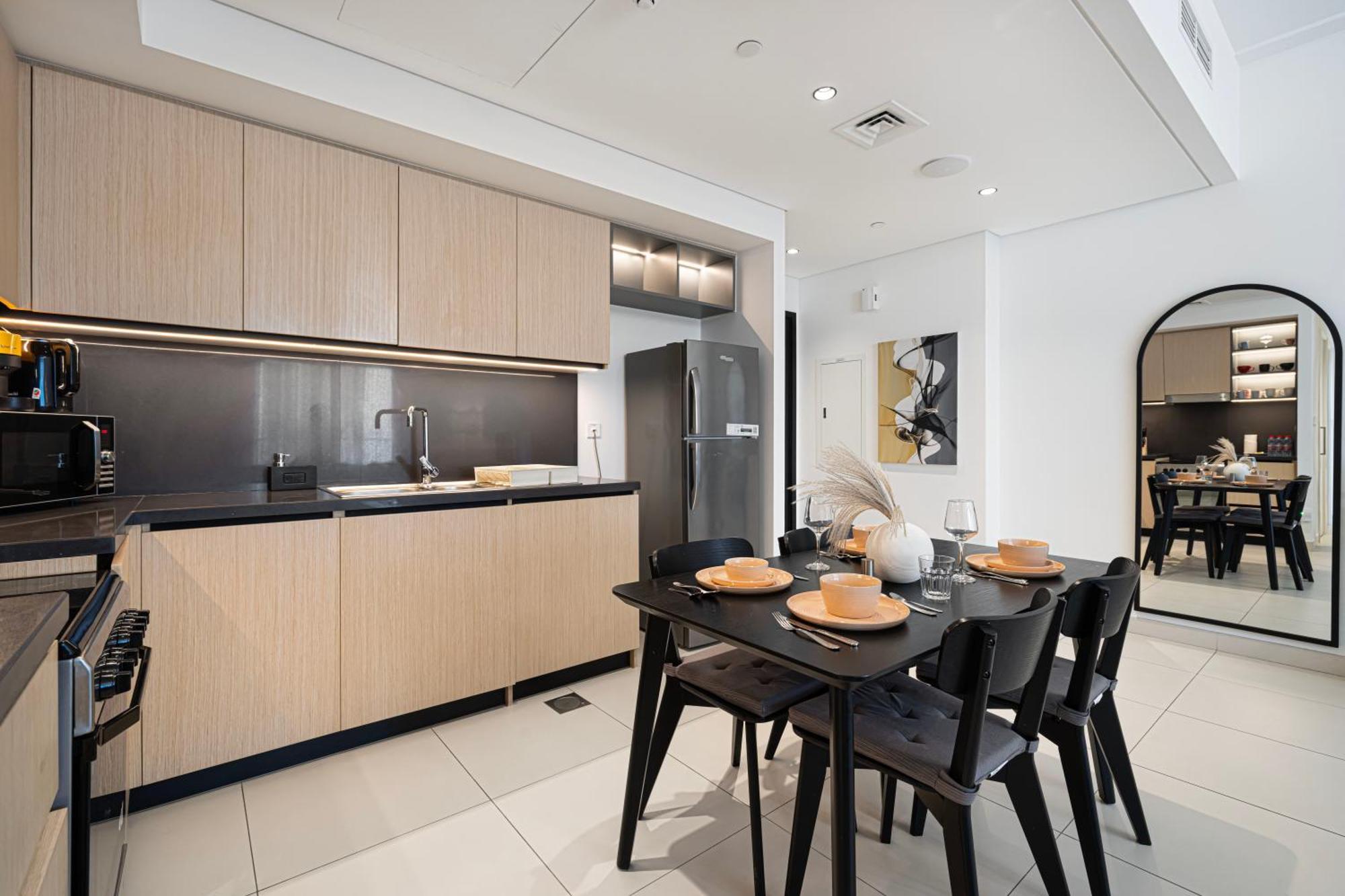 Apartment Burj Crown Luxury 4 Bedroom, Balcony Views, 5 Min To Burj Khalifa Dubai