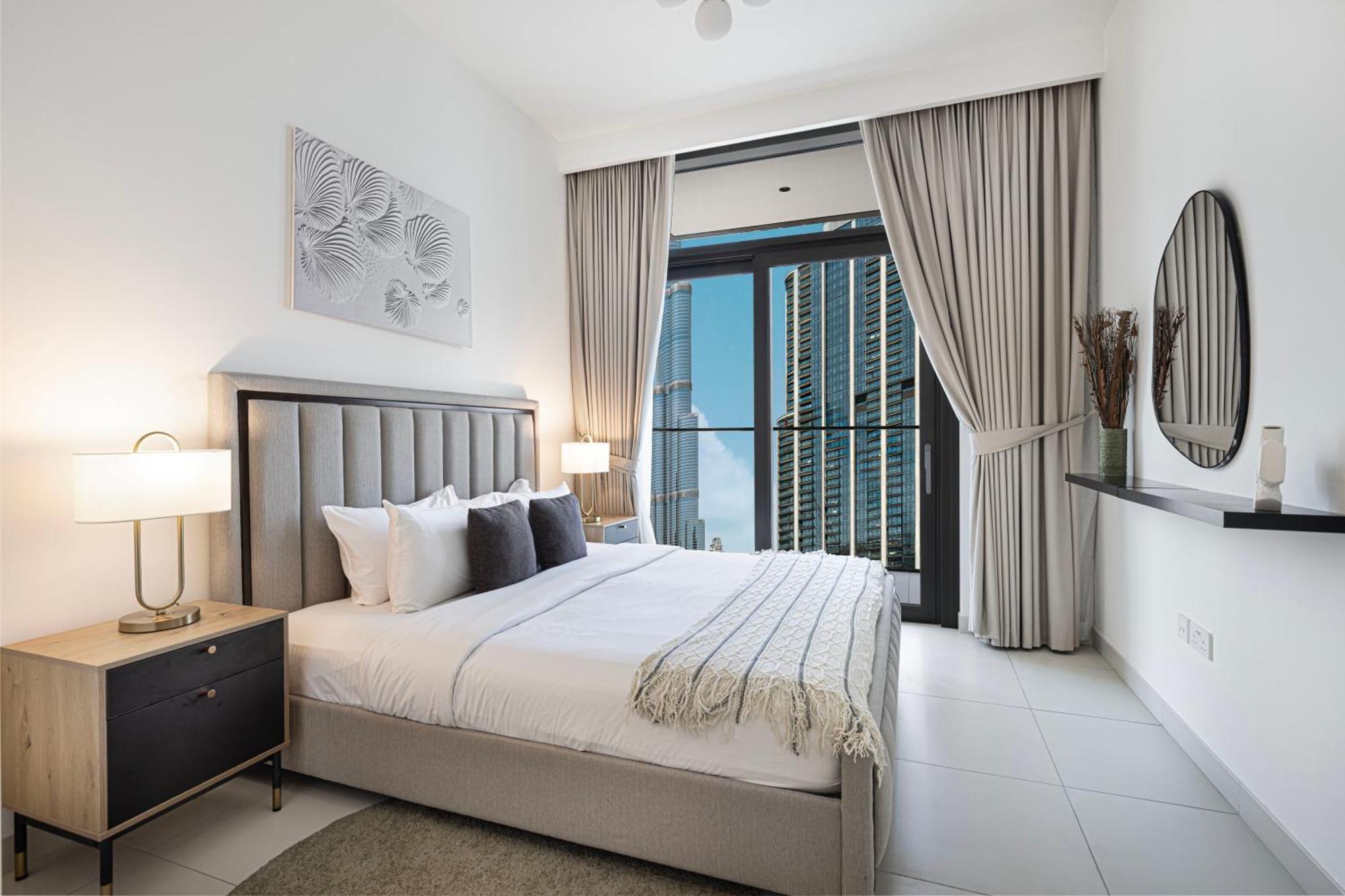 Burj Crown Luxury 4 Bedroom, Balcony Views, 5 Min To Burj Khalifa Apartment *
