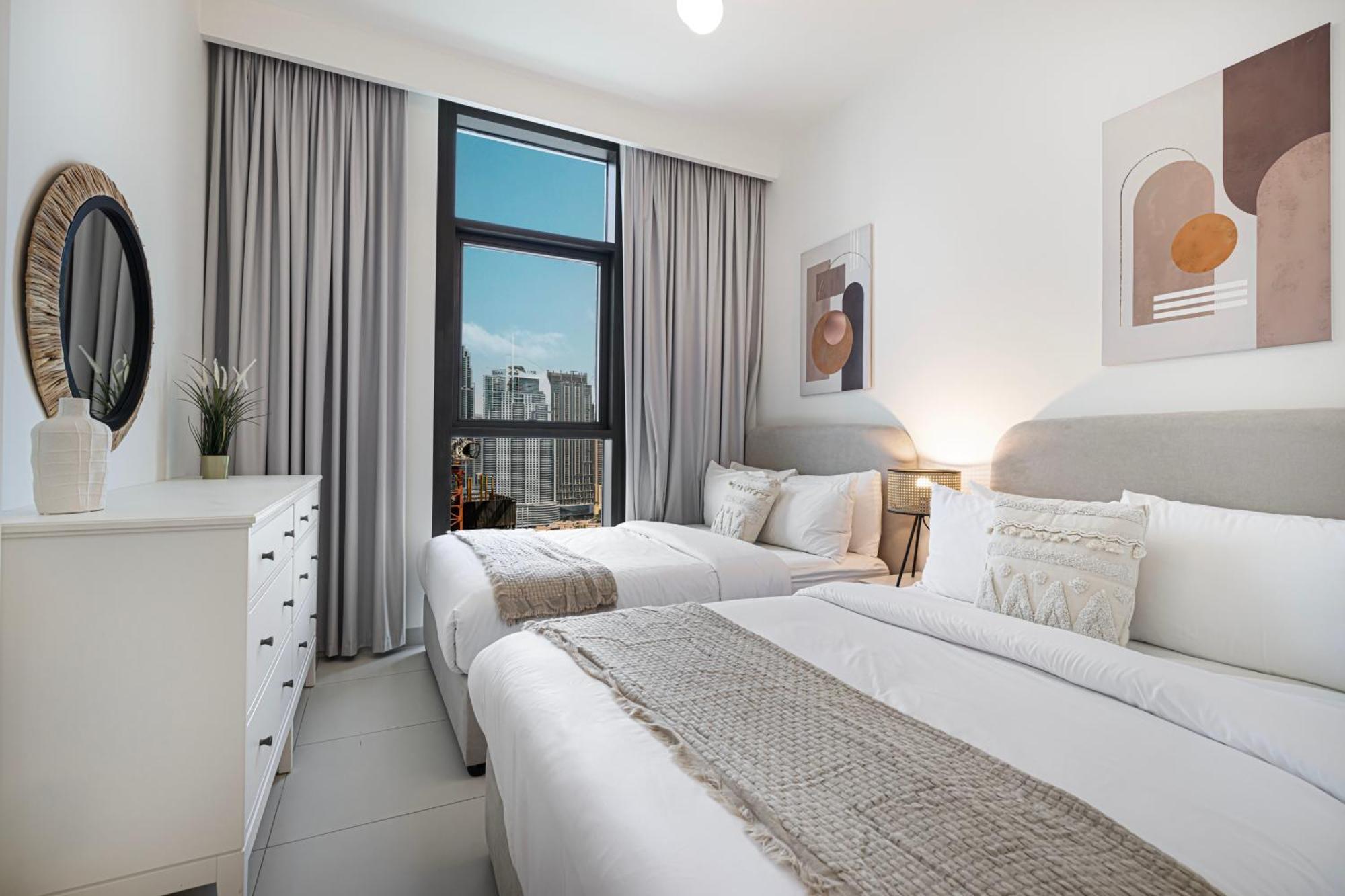 Apartment Burj Crown Luxury 4 Bedroom, Balcony Views, 5 Min To Burj Khalifa